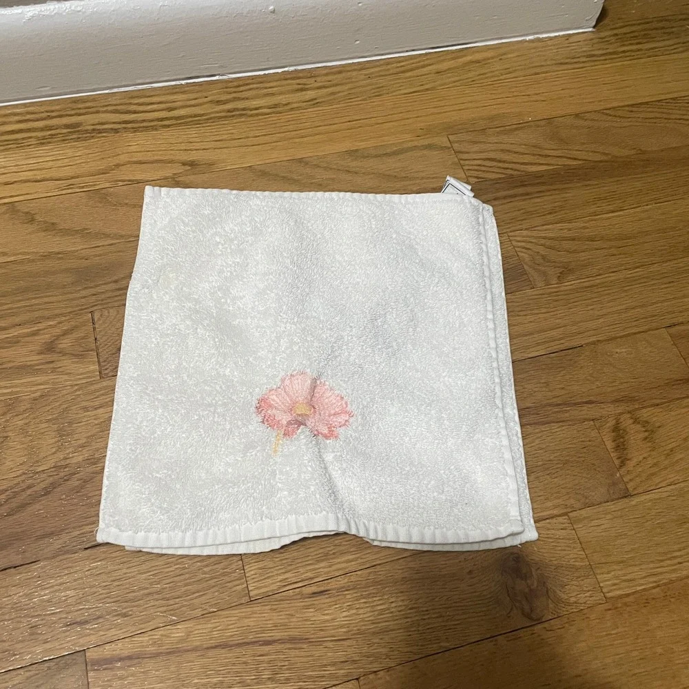 VTG Anali White Cotton Hand Towels Pink Floral Embroidered Set Cottage Garden